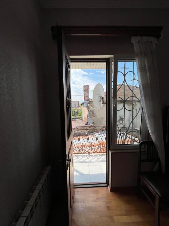 House On Ganja Street Hotel Kutaiszi Kültér fotó